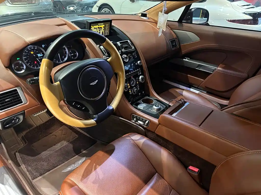 Aston Martin Rapide — миниатюра 10