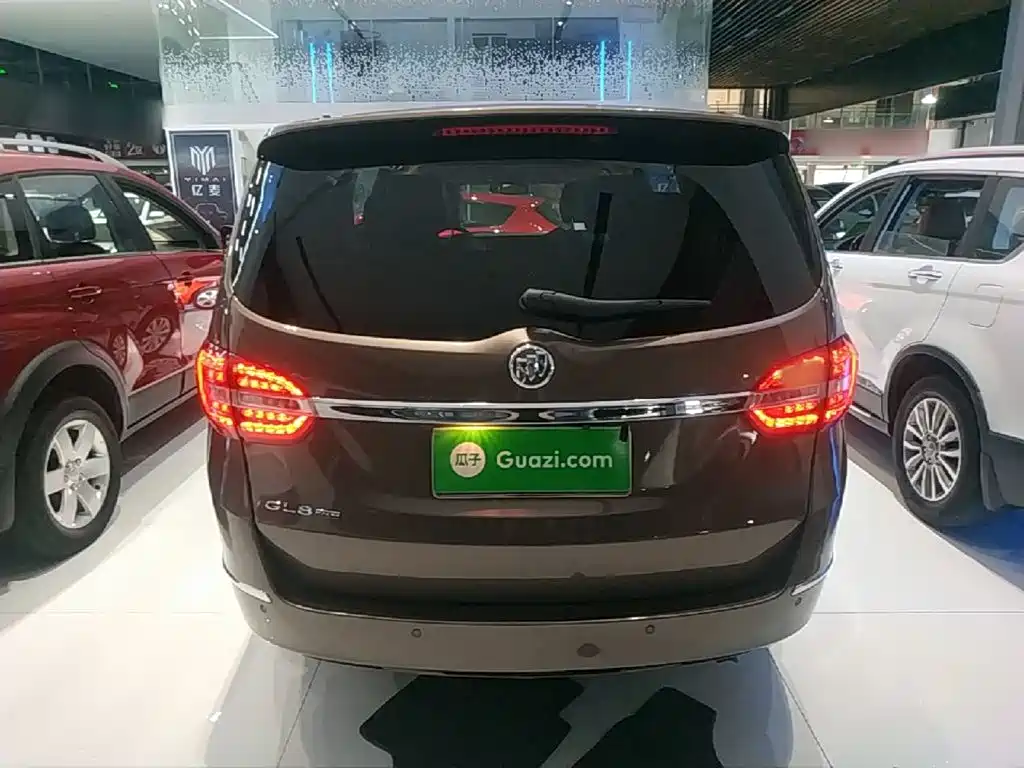 Buick GL8 — миниатюра 6