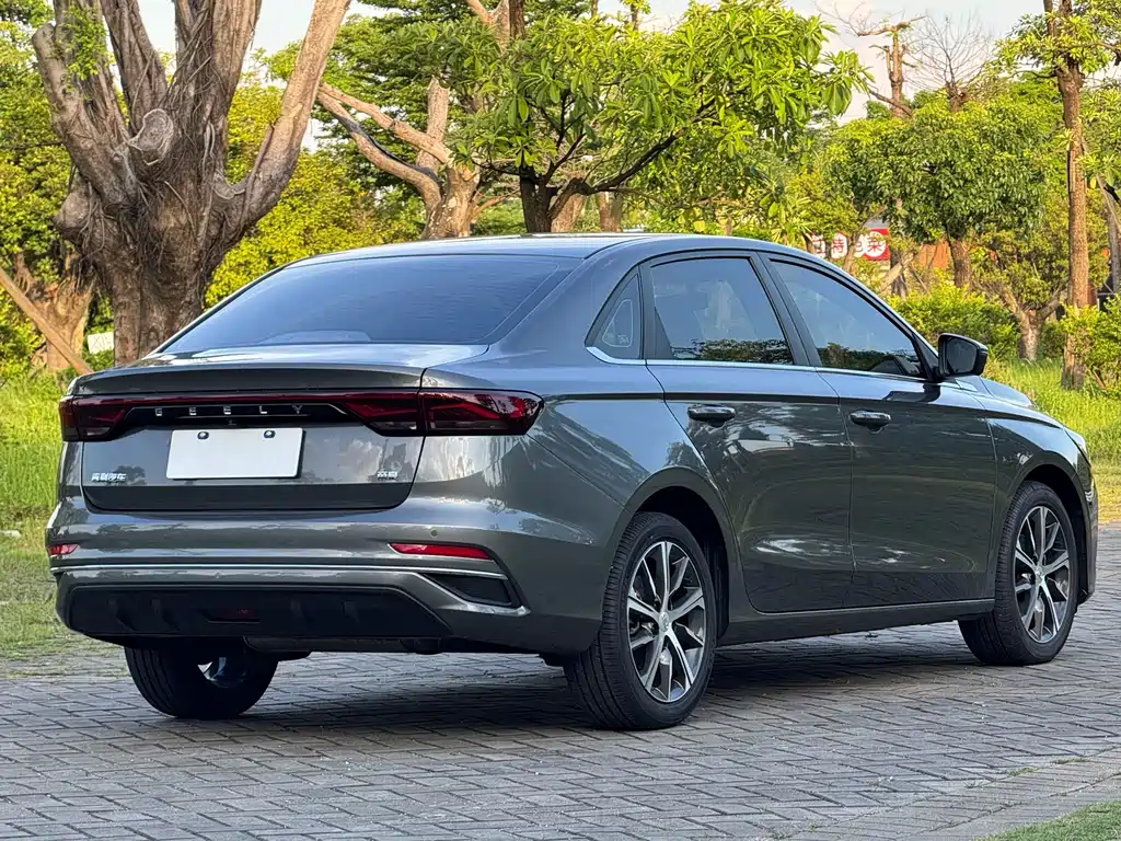 Geely Emgrand — миниатюра 9