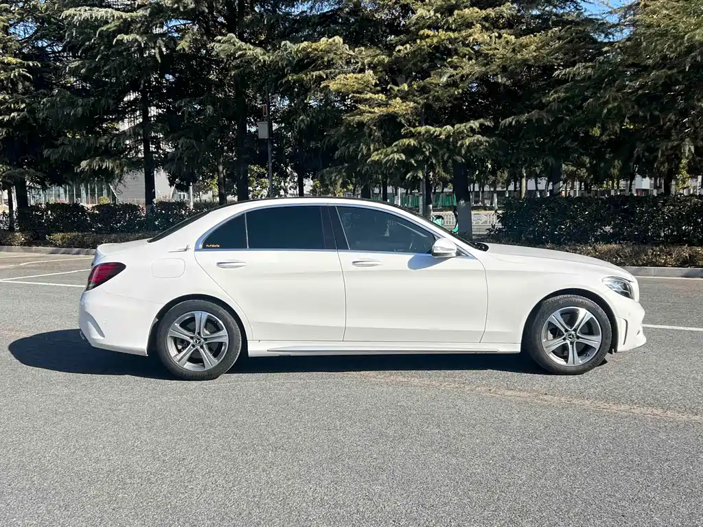 Mercedes-Benz C-Class — миниатюра 8