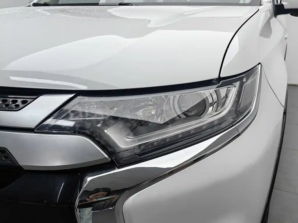 Mitsubishi Outlander — миниатюра 7