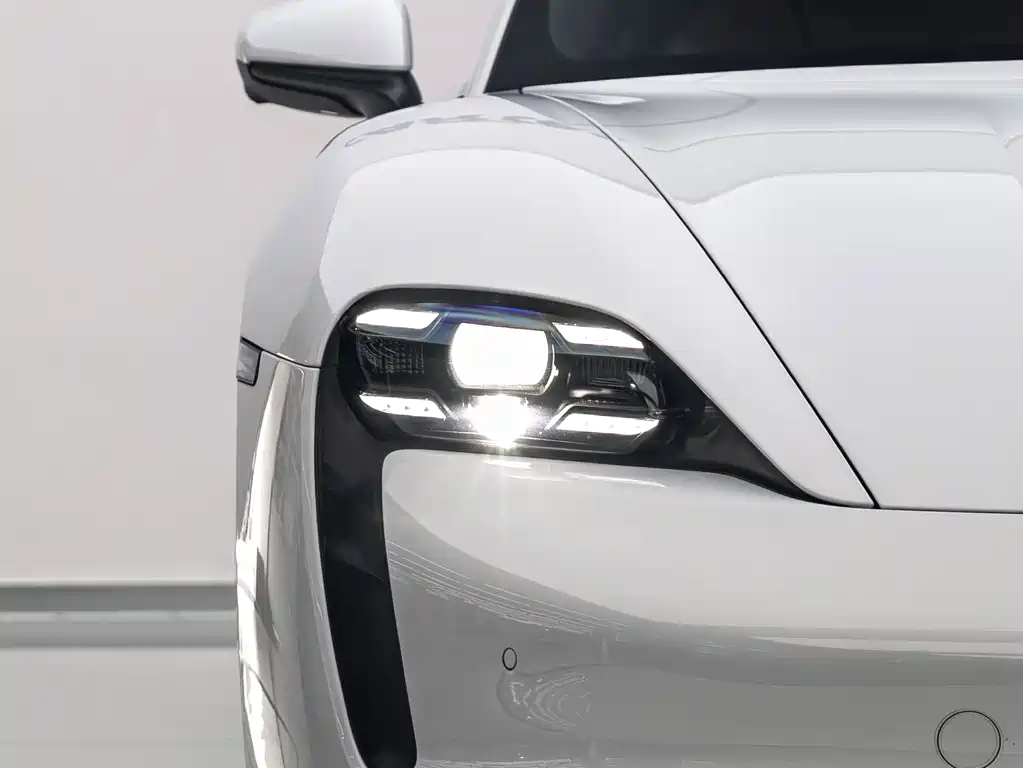 Porsche Taycan — миниатюра 9