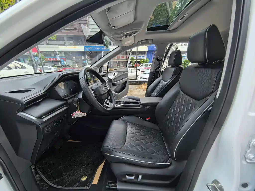 Wuling Jiachen — миниатюра 12