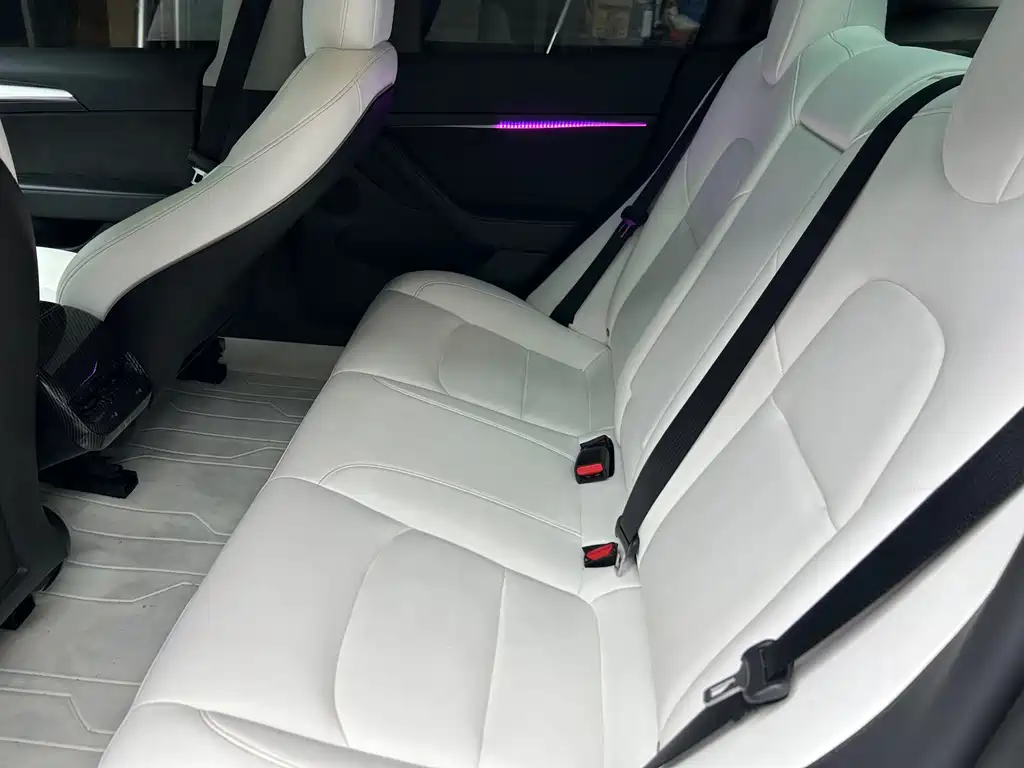 Tesla Model 3 — миниатюра 6