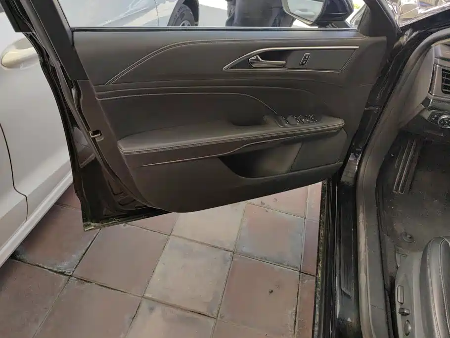 Ford Taurus — миниатюра 7