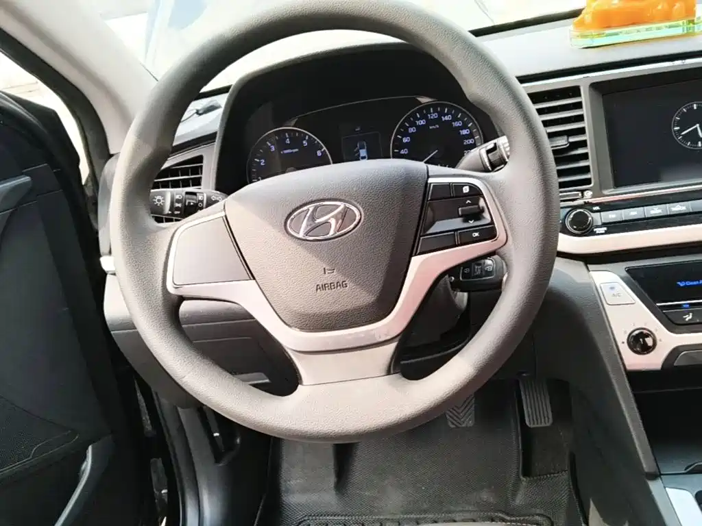 Hyundai Elantra — миниатюра 11