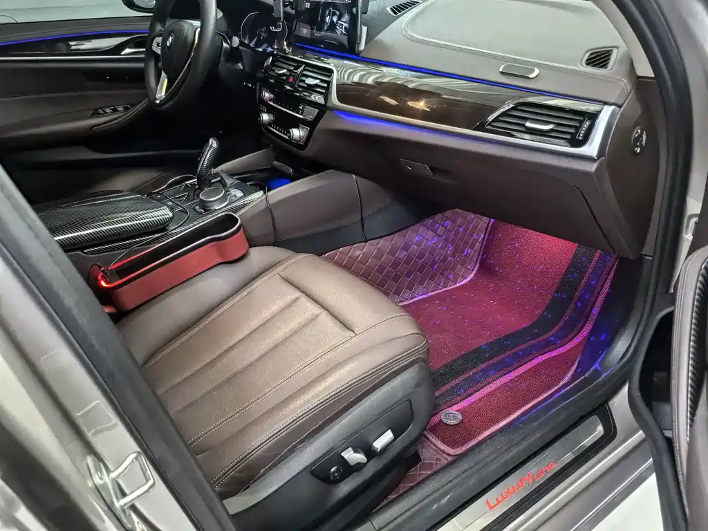 BMW 5 Series — миниатюра 12