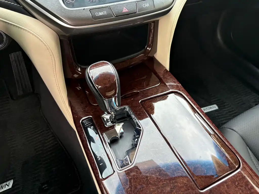 Toyota Crown — миниатюра 9