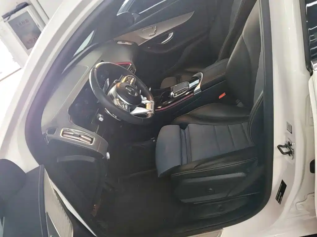 Mercedes-Benz EQC — миниатюра 15