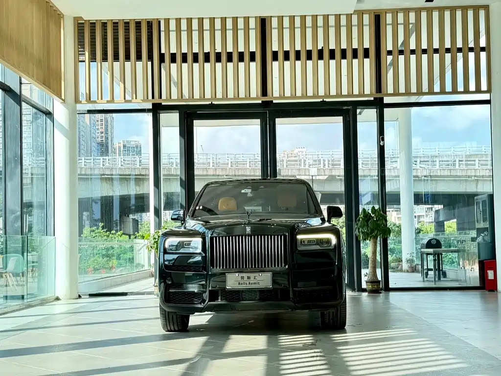 Rolls-Royce Cullinan — миниатюра 2