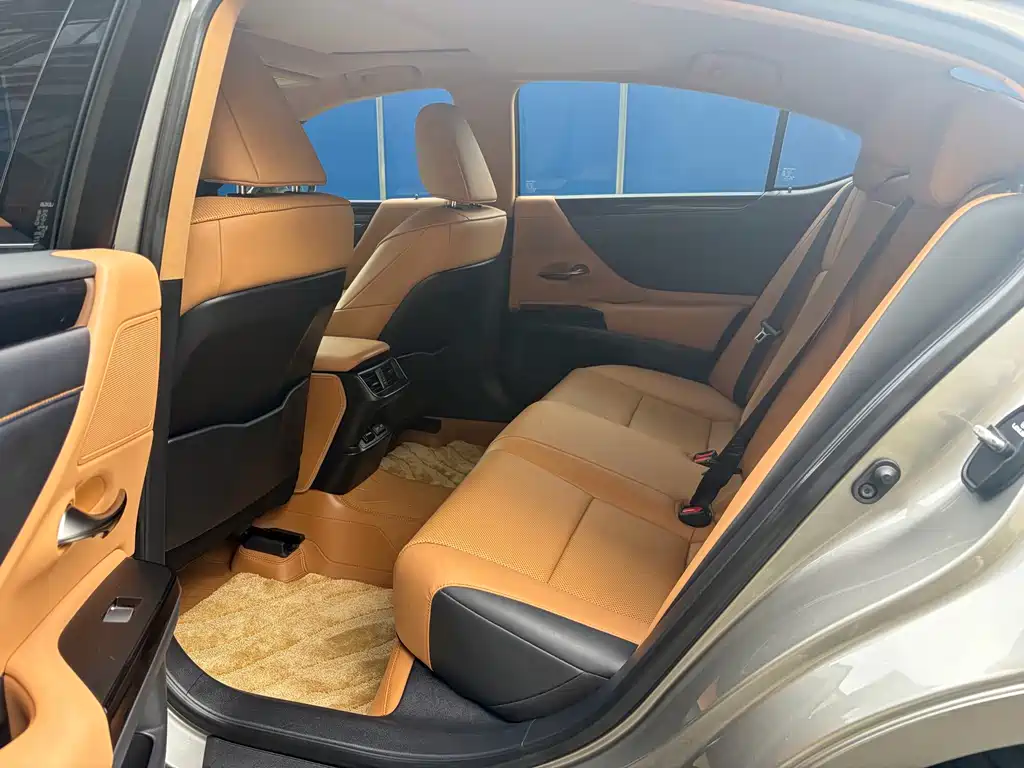 Lexus ES — миниатюра 6