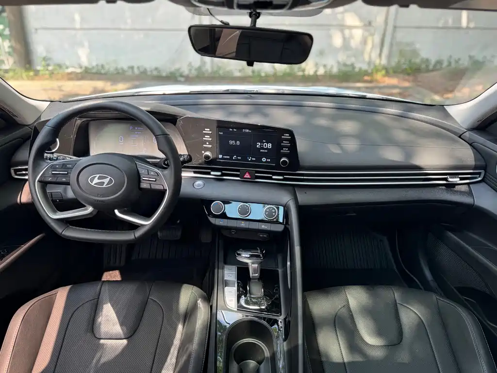 Hyundai Elantra — миниатюра 11