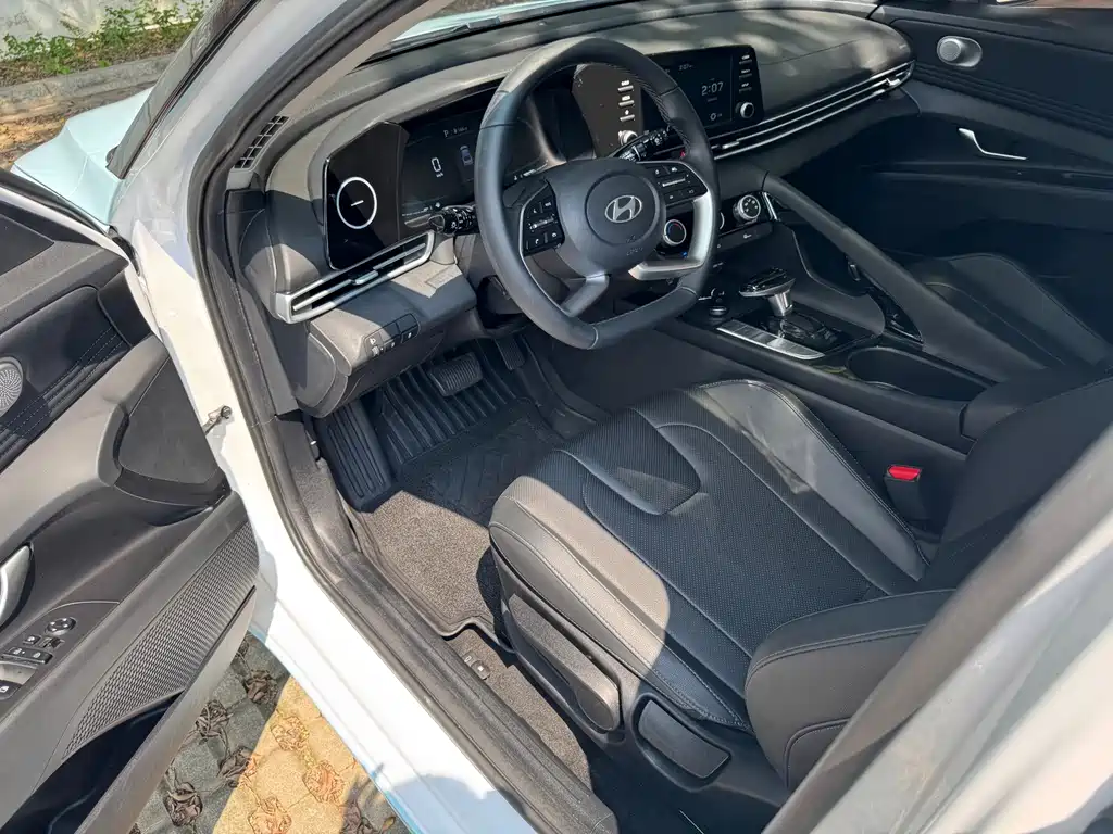 Hyundai Elantra — миниатюра 9