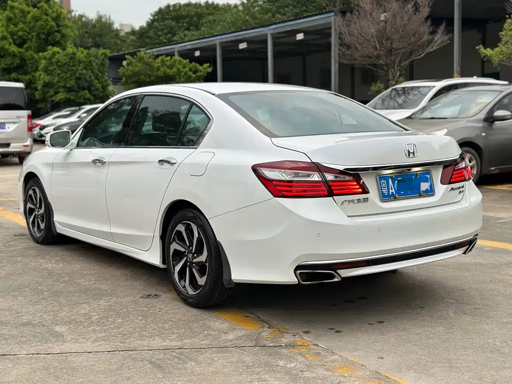 Honda Accord — миниатюра 14