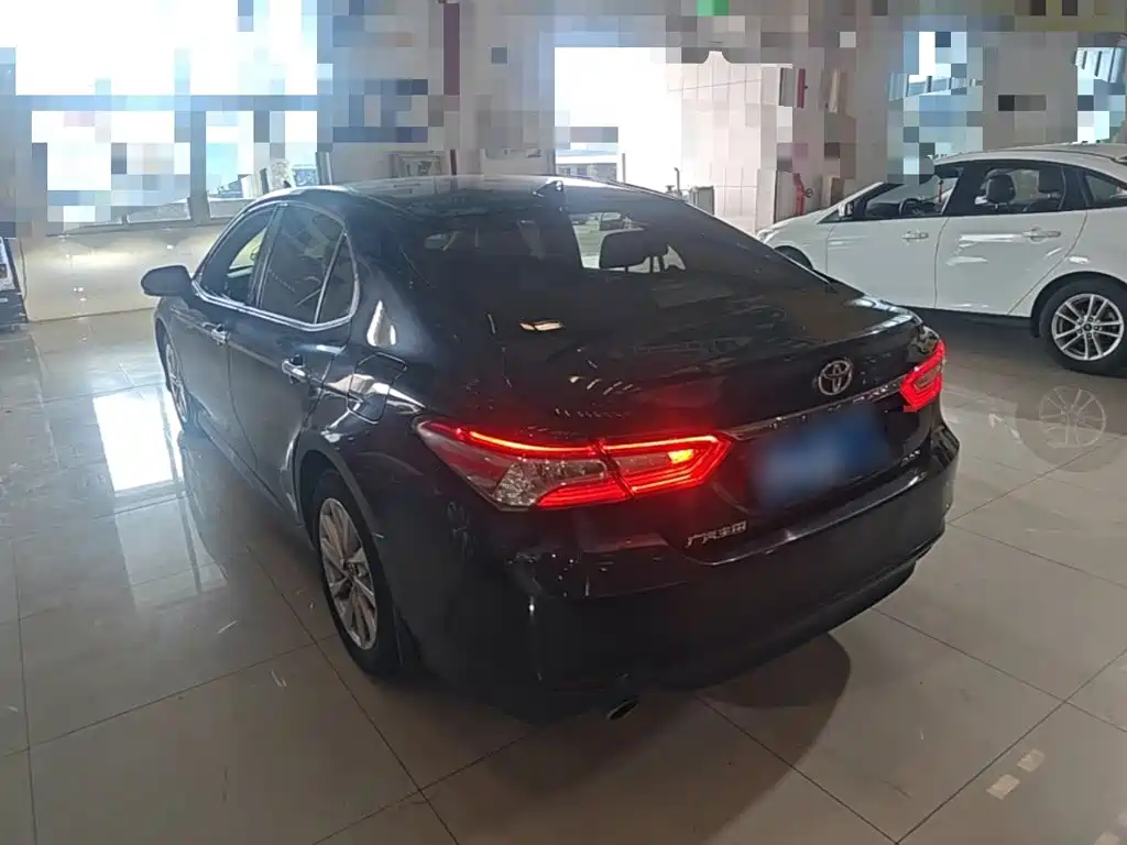 Toyota Camry — миниатюра 5