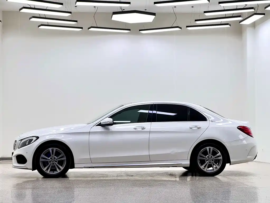 Mercedes-Benz C-Class — миниатюра 3