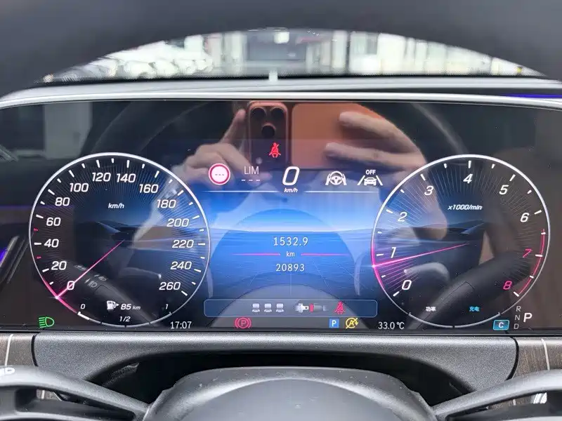Mercedes-Benz E-Class — миниатюра 4