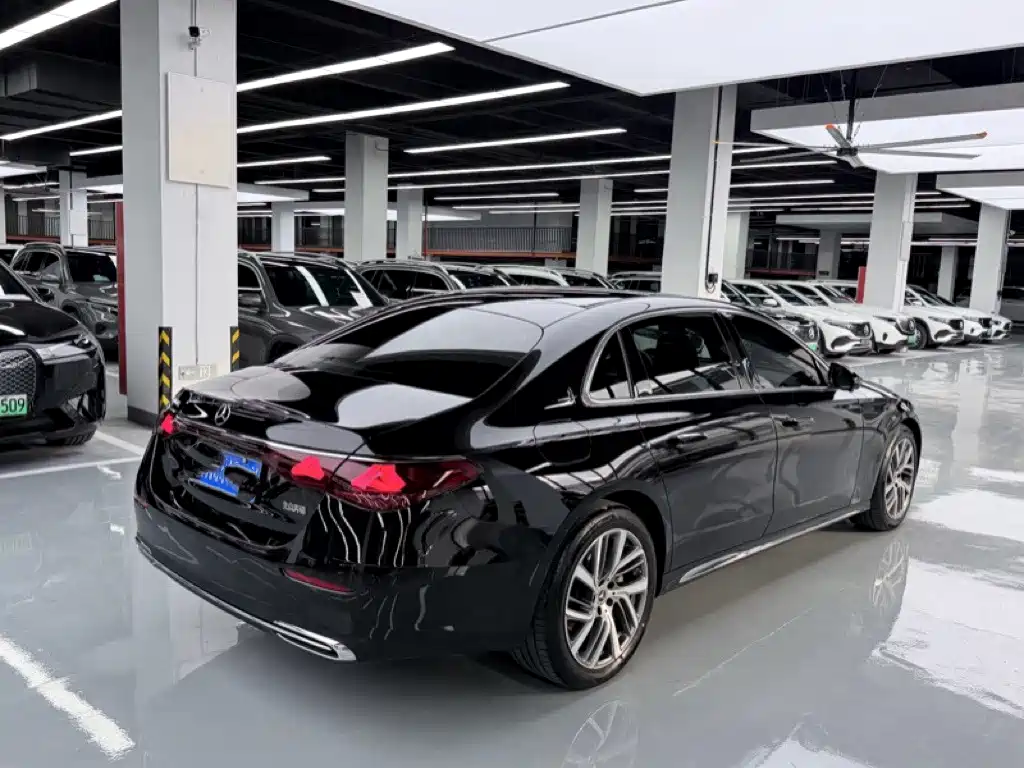 Mercedes-Benz E-Class — миниатюра 8