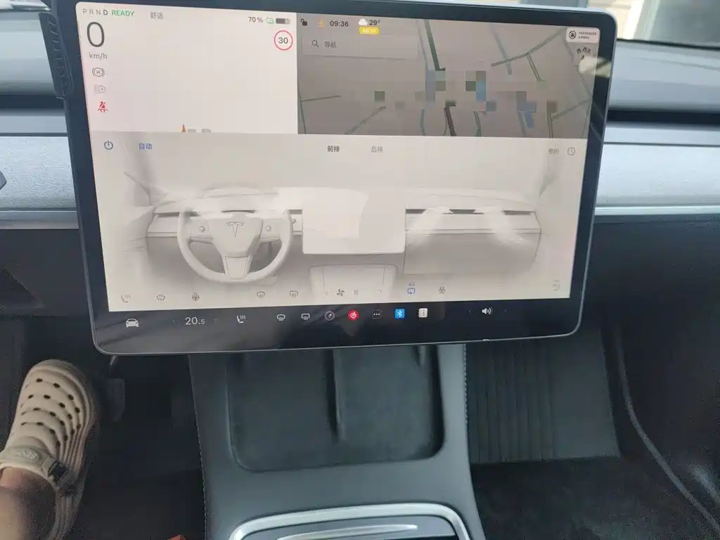 Tesla Model Y — миниатюра 9