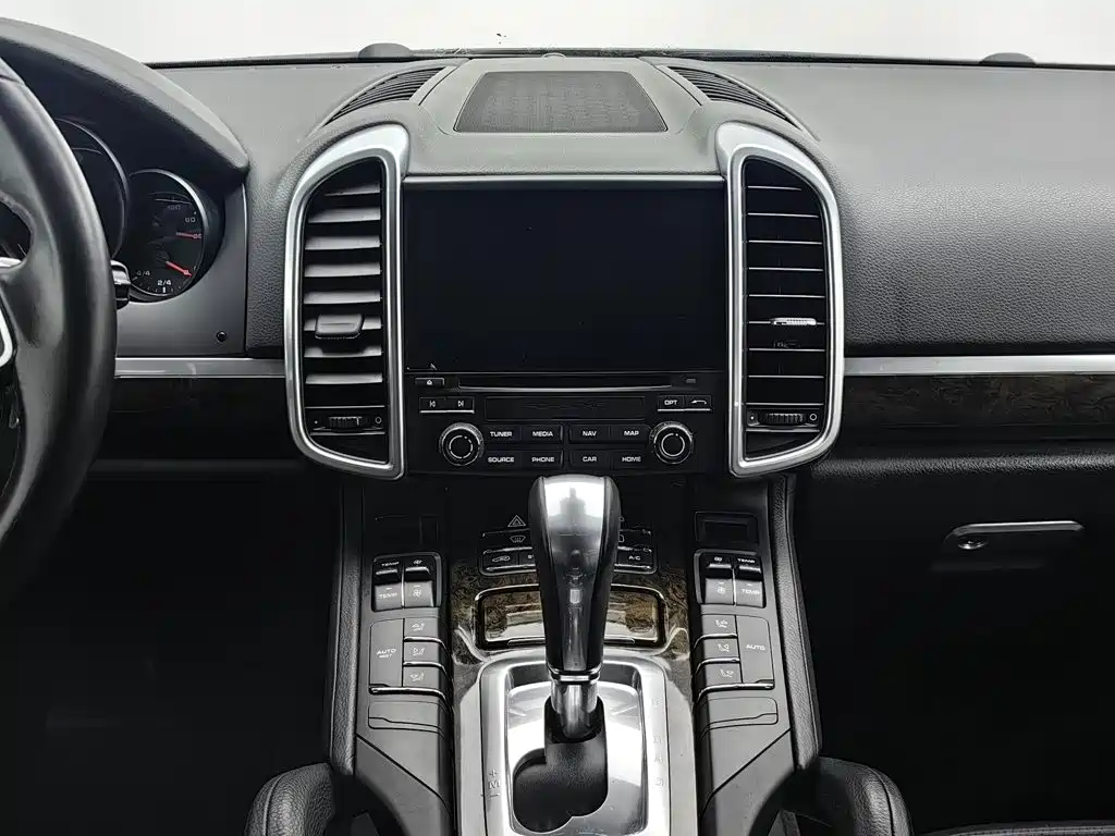 Porsche Cayenne — миниатюра 21