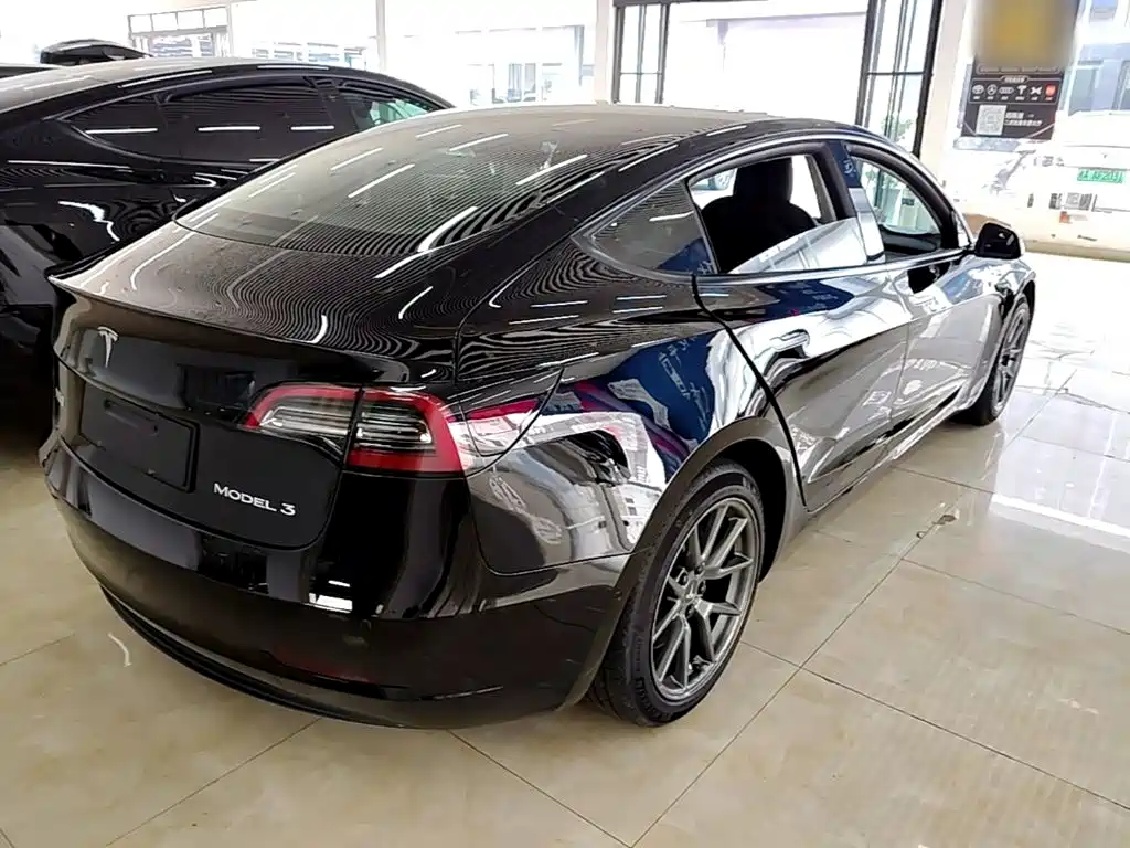 Tesla Model 3 — миниатюра 7