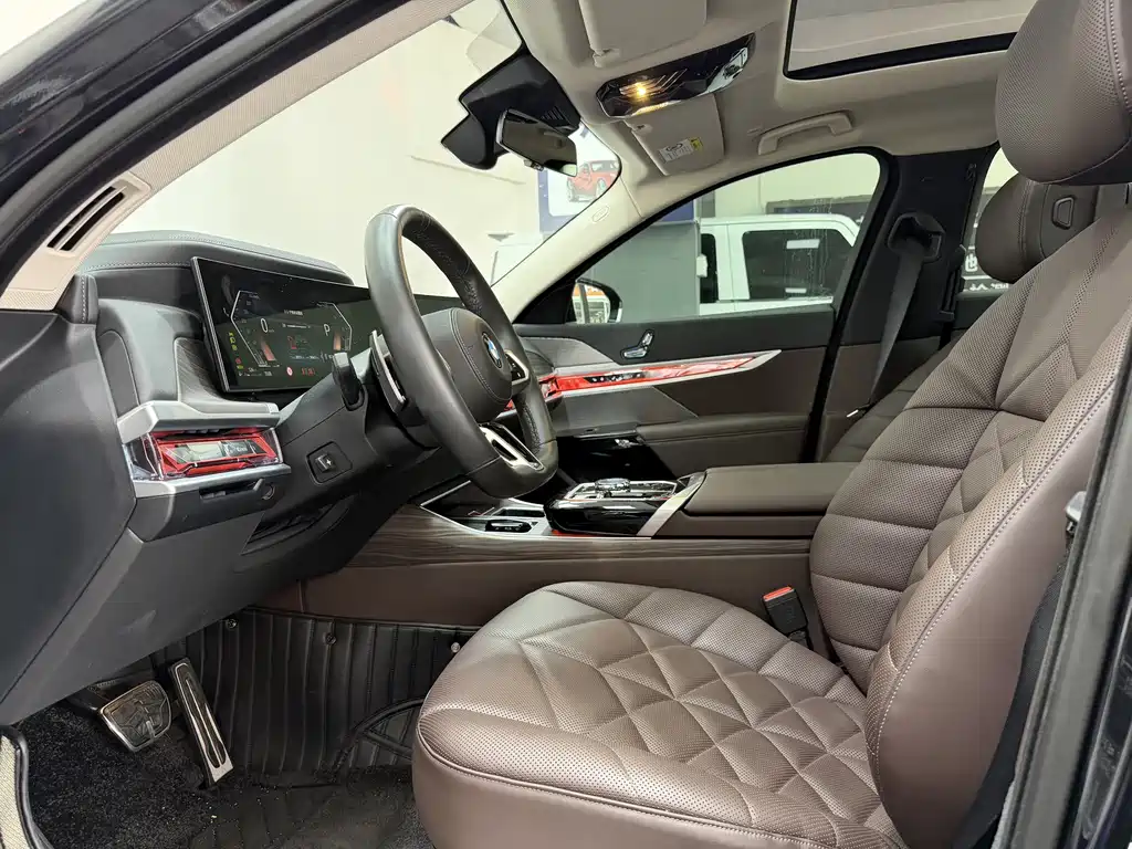 BMW 7 Series — миниатюра 4