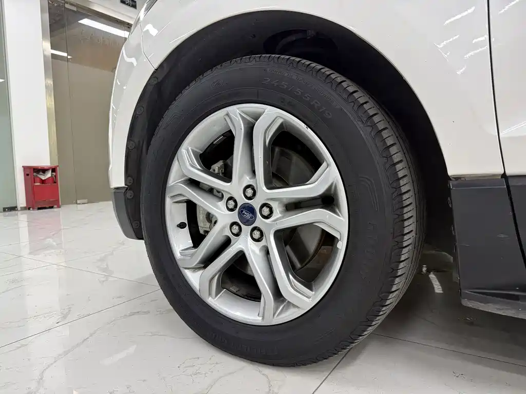 Ford Edge — миниатюра 7