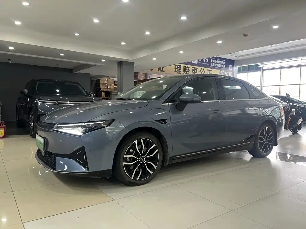 XPeng P5