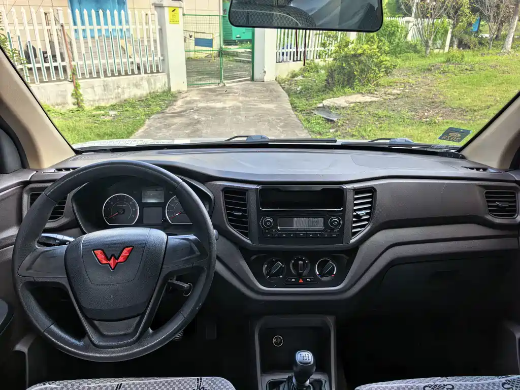 Wuling Hongguang V — миниатюра 10