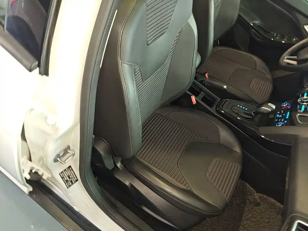 Ford Focus — миниатюра 25