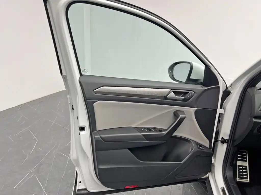 Volkswagen T-Roc — миниатюра 12