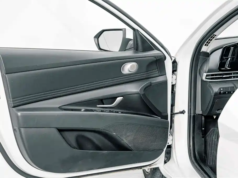 Hyundai Elantra — миниатюра 15