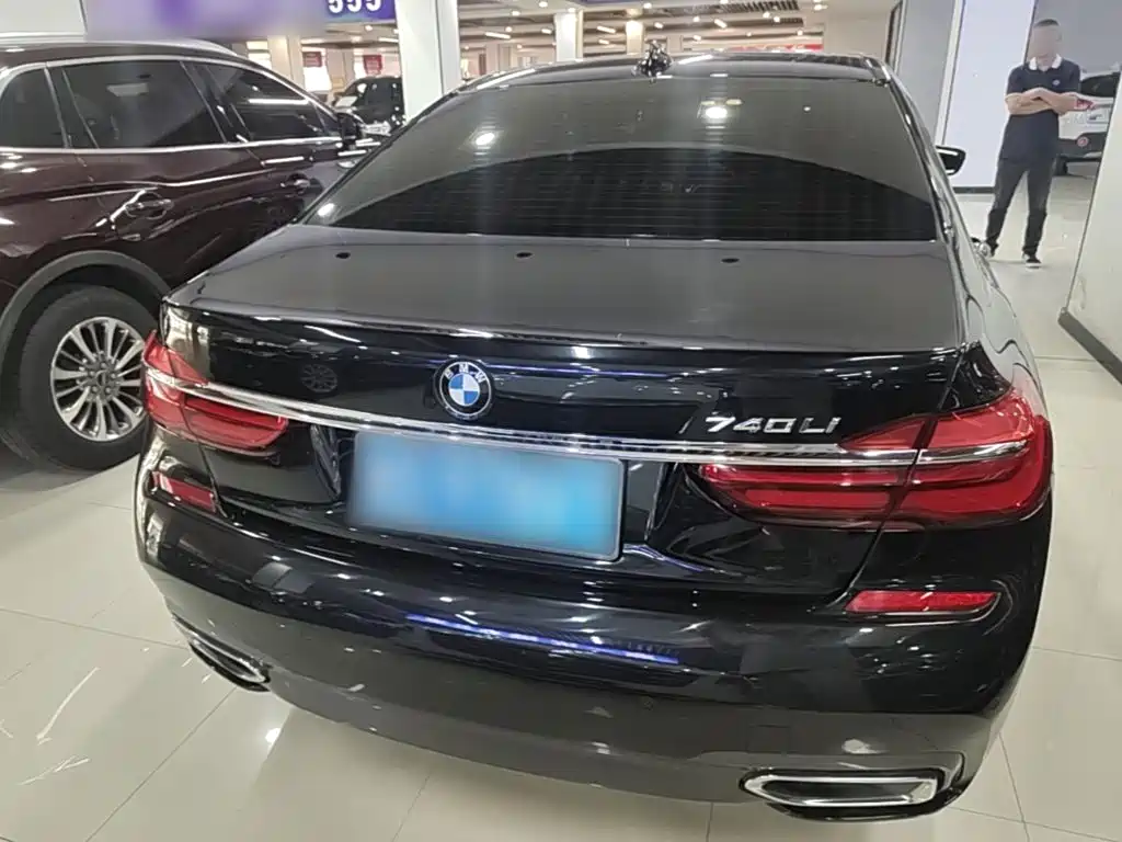 BMW 7 Series — миниатюра 6