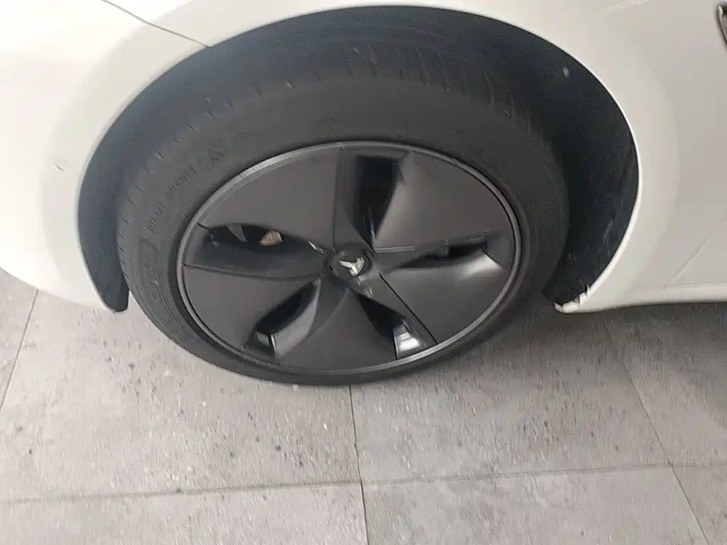 Tesla Model 3 — миниатюра 23