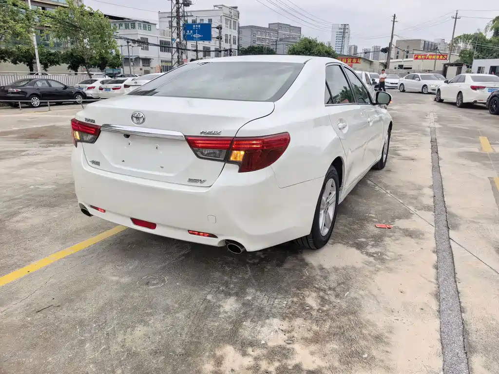 Toyota Reiz — миниатюра 12