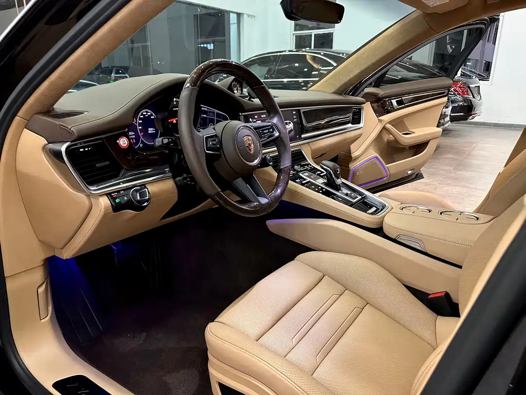 PORSCHE PANAMERA