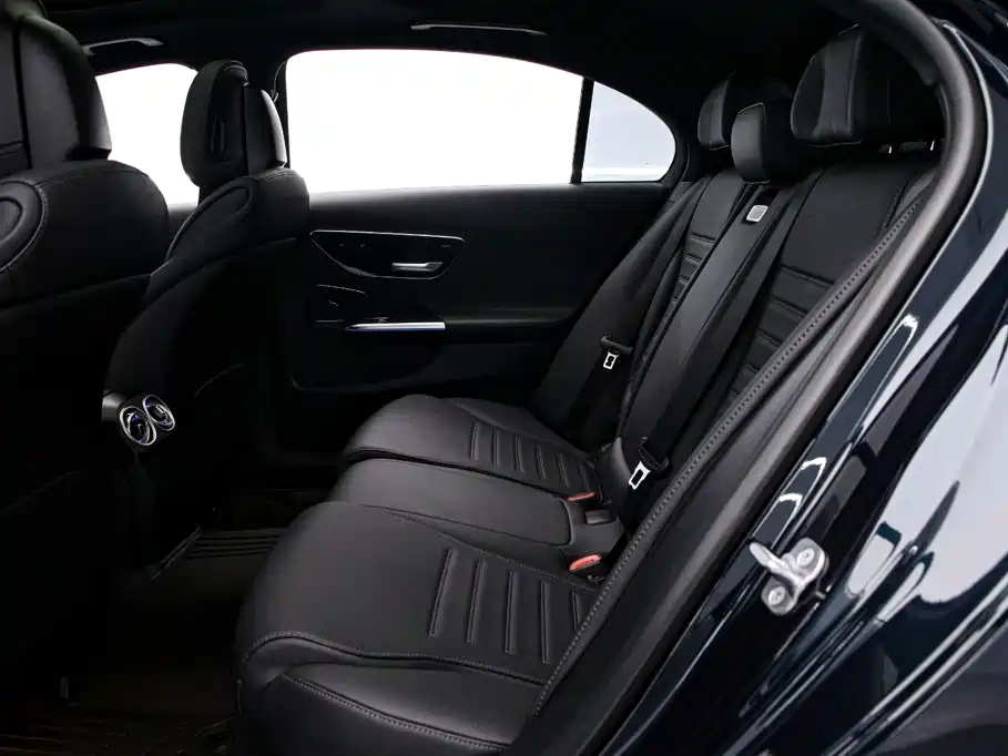 Mercedes-Benz C-Class — миниатюра 16