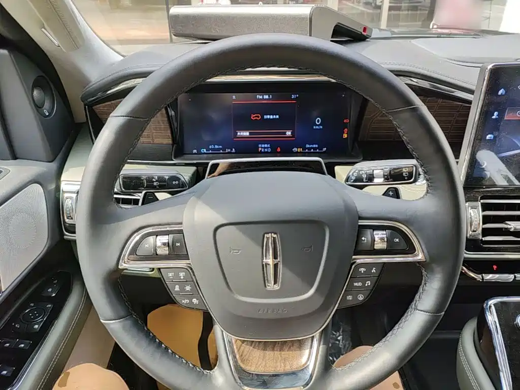 Lincoln Navigator — миниатюра 11
