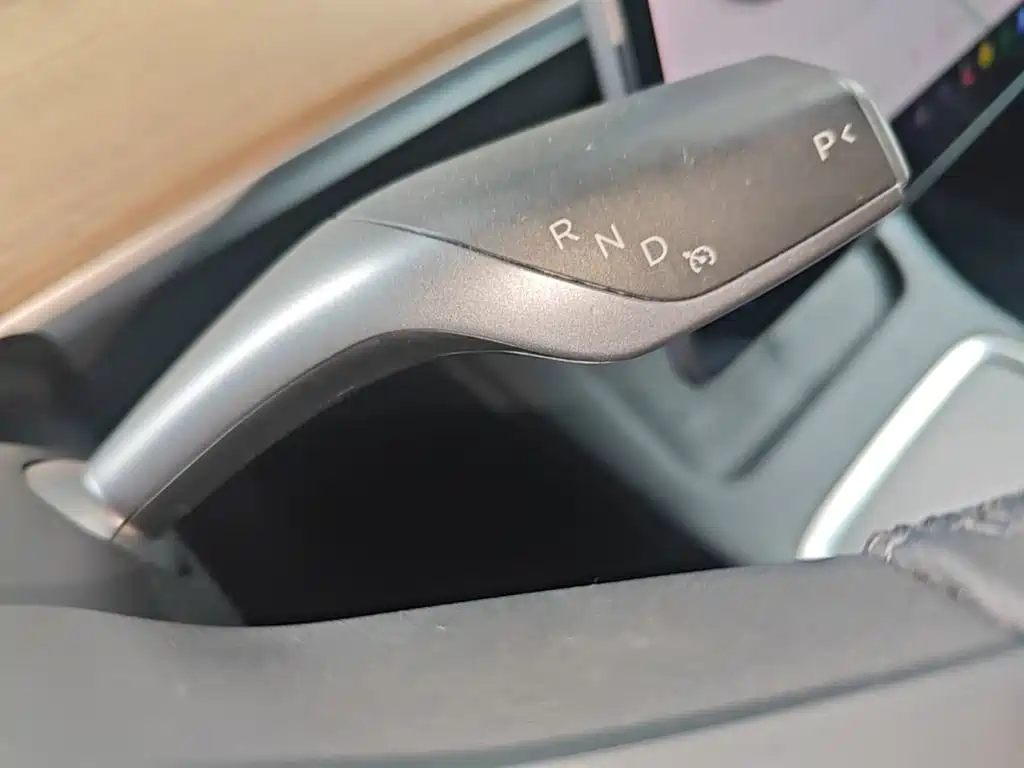 Tesla Model Y — миниатюра 14
