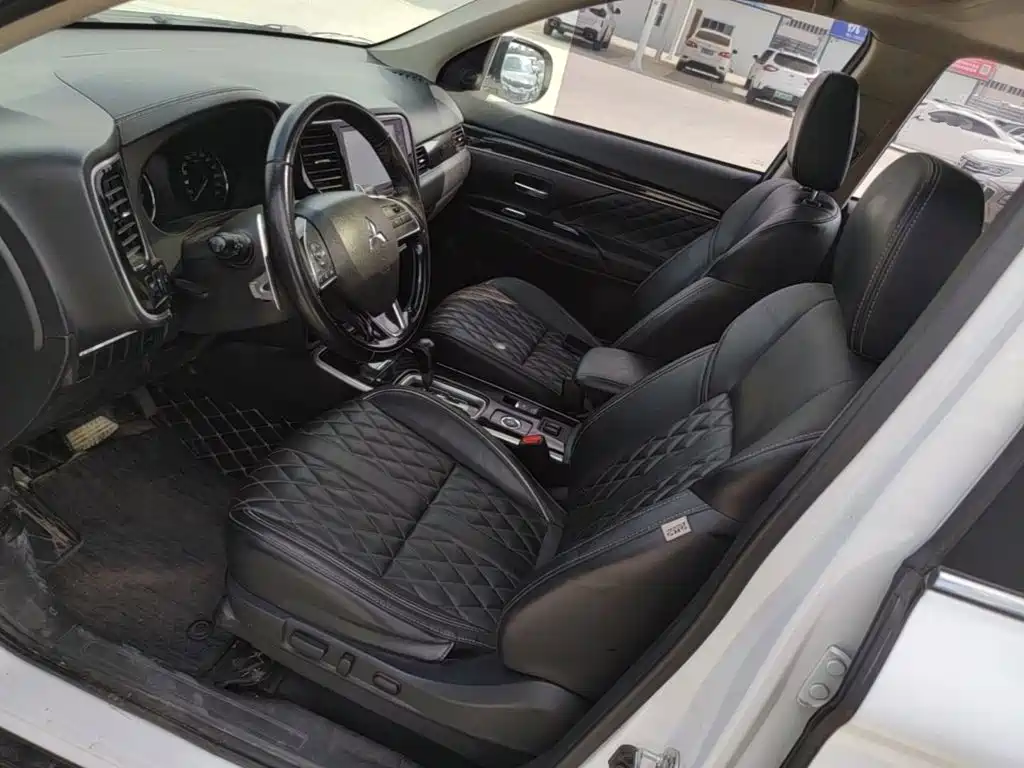 Mitsubishi Outlander — миниатюра 15