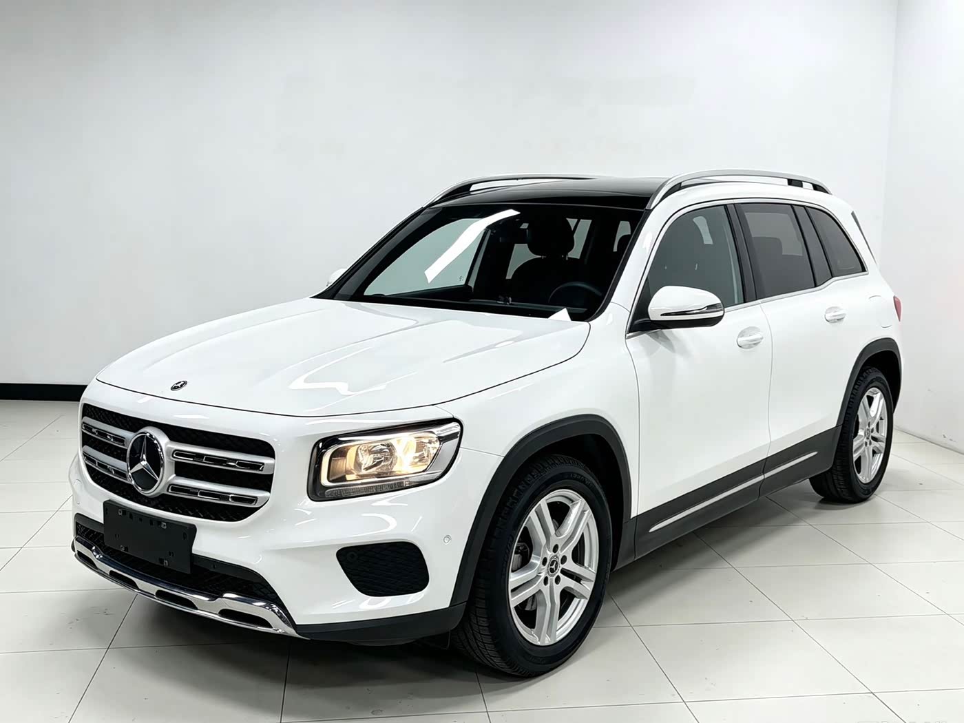 Mercedes-Benz GLB 1.3 л 2022 г. Белый, пробег 45000 км