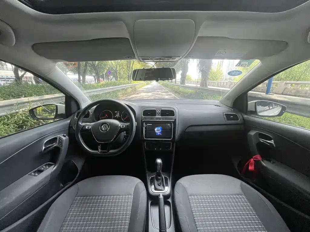 Volkswagen Polo 2018 1.5L AT