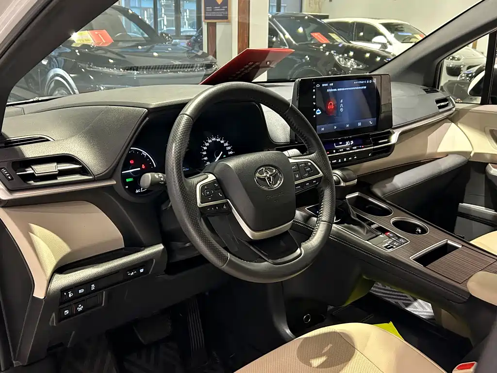 Toyota Sienna — миниатюра 5