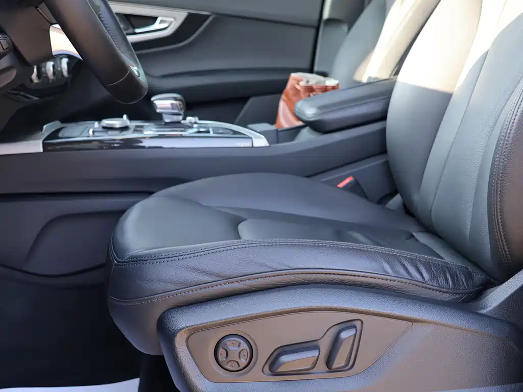 Audi Q7 — миниатюра 5