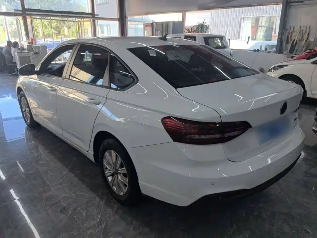 Volkswagen Lavida — миниатюра 5