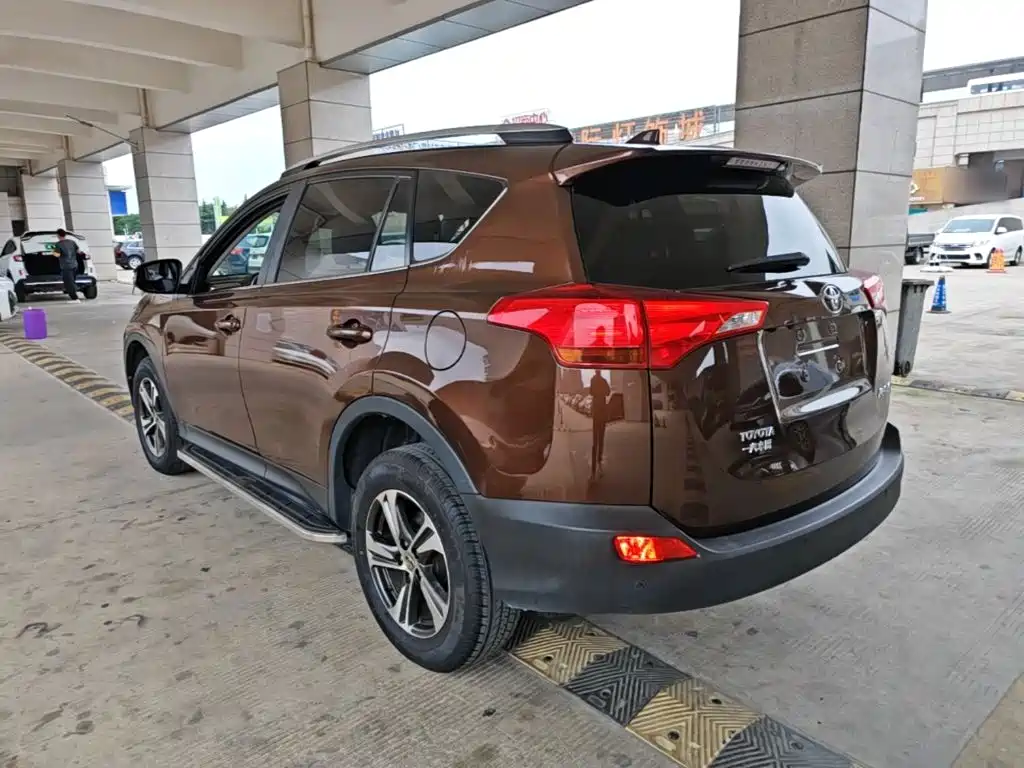 Toyota RAV4 — миниатюра 5