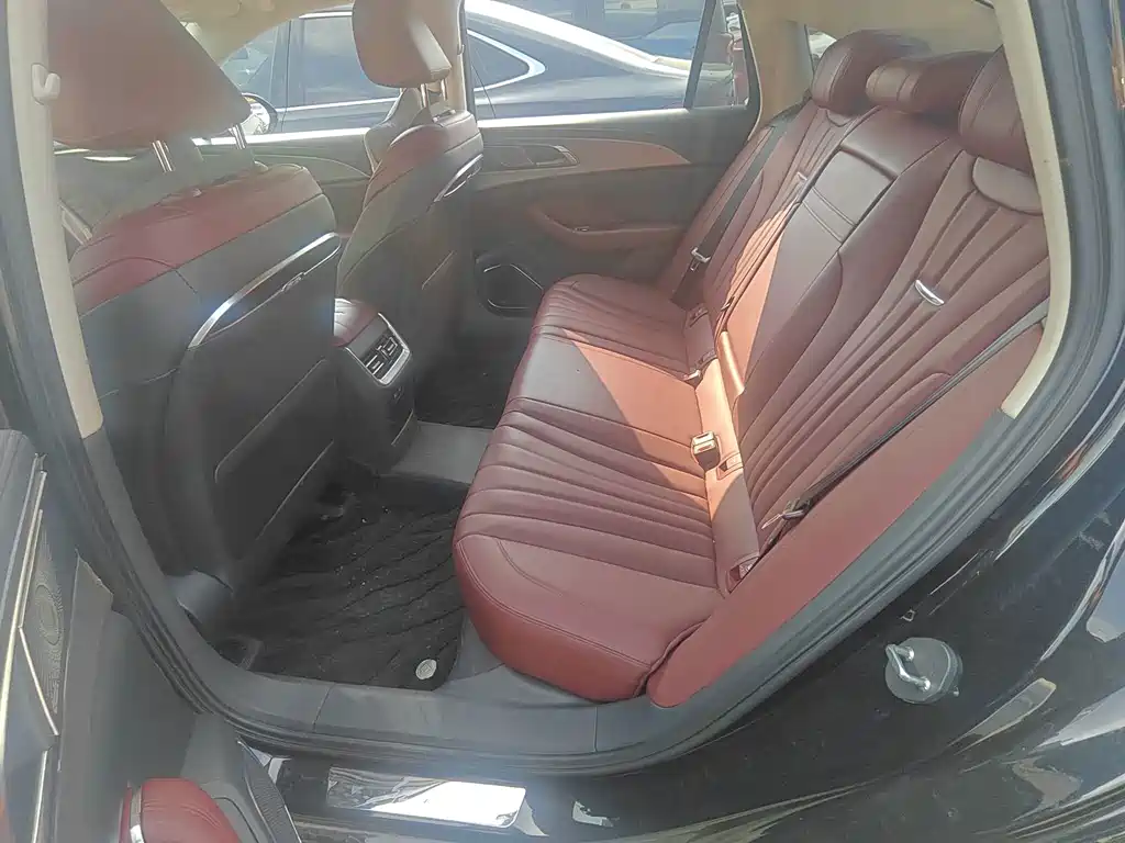 Hongqi Hongqi H5 — миниатюра 9