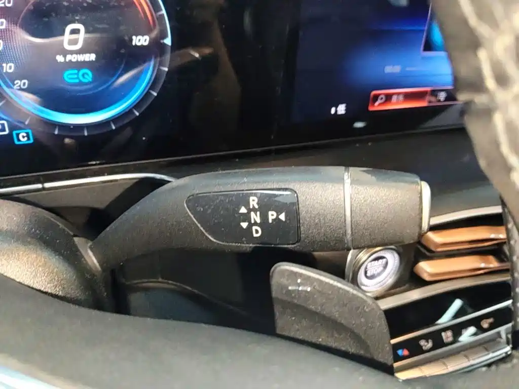Mercedes-Benz EQC — миниатюра 14