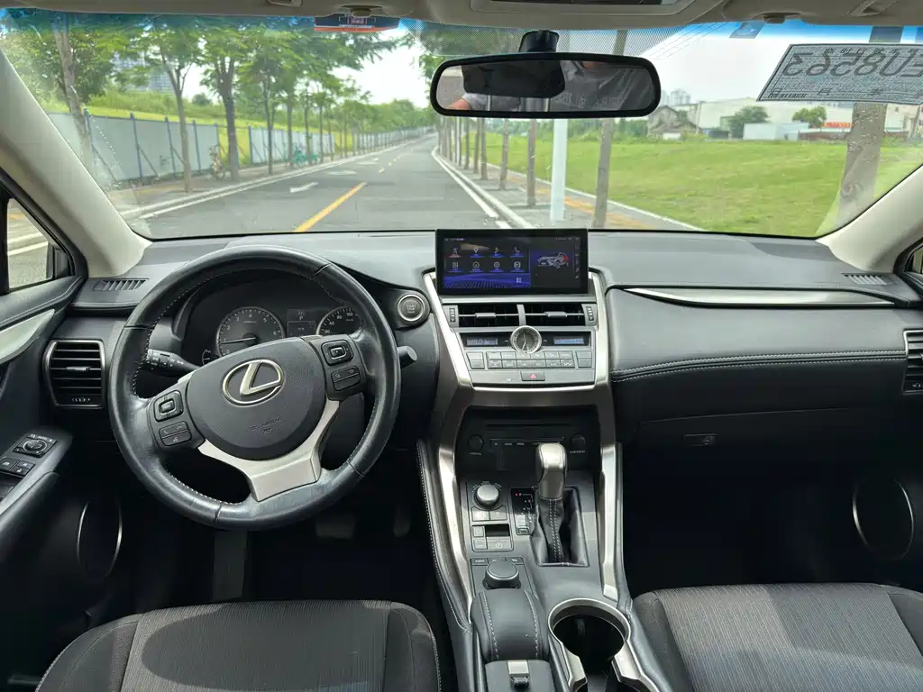 Lexus NX 200 FWD Edge Travel Edition, фото 9