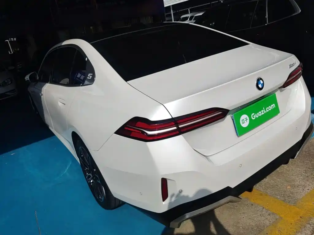 BMW 5 Series — миниатюра 5